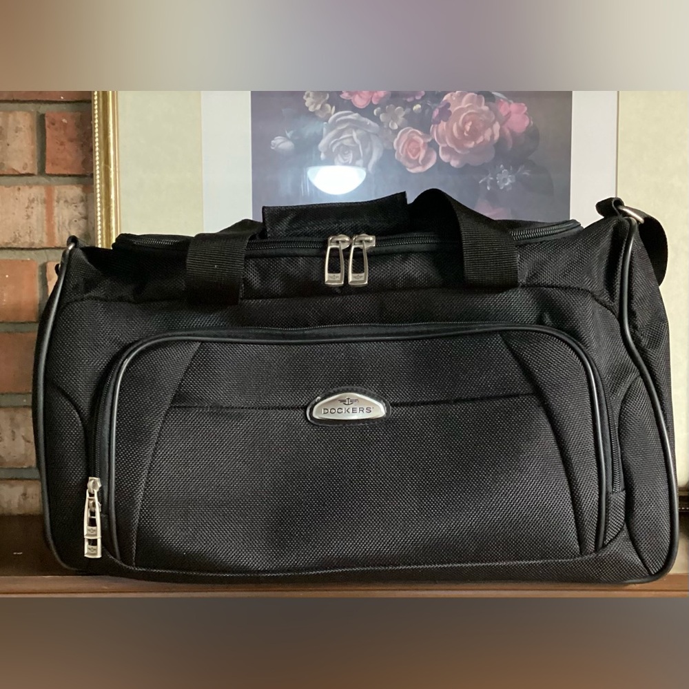 Dockers Nylon Duffle Bag Mid Size Black - Picture 9 of 12